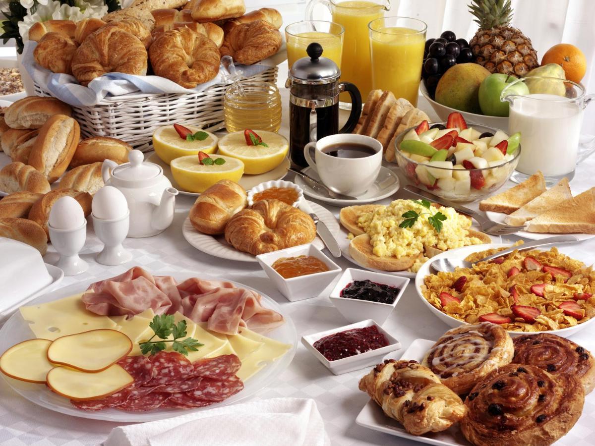 Crowne Plaza - West Cairo Arkan By Ihg 6th of October City ภายนอก รูปภาพ A continental breakfast