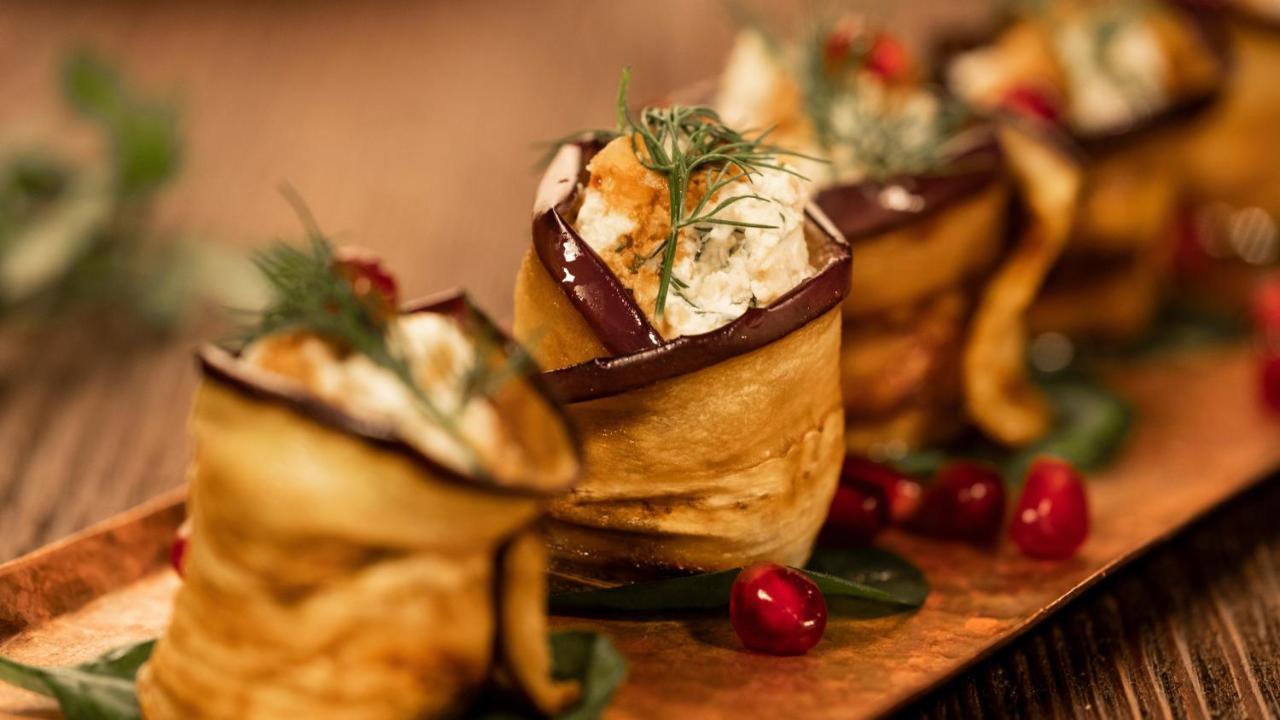 Crowne Plaza - West Cairo Arkan By Ihg 6th of October City ภายนอก รูปภาพ Eggplant stuffed with goat cheese