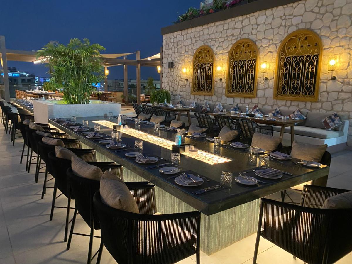 Crowne Plaza - West Cairo Arkan By Ihg 6th of October City ภายนอก รูปภาพ The rooftop bar at the hotel