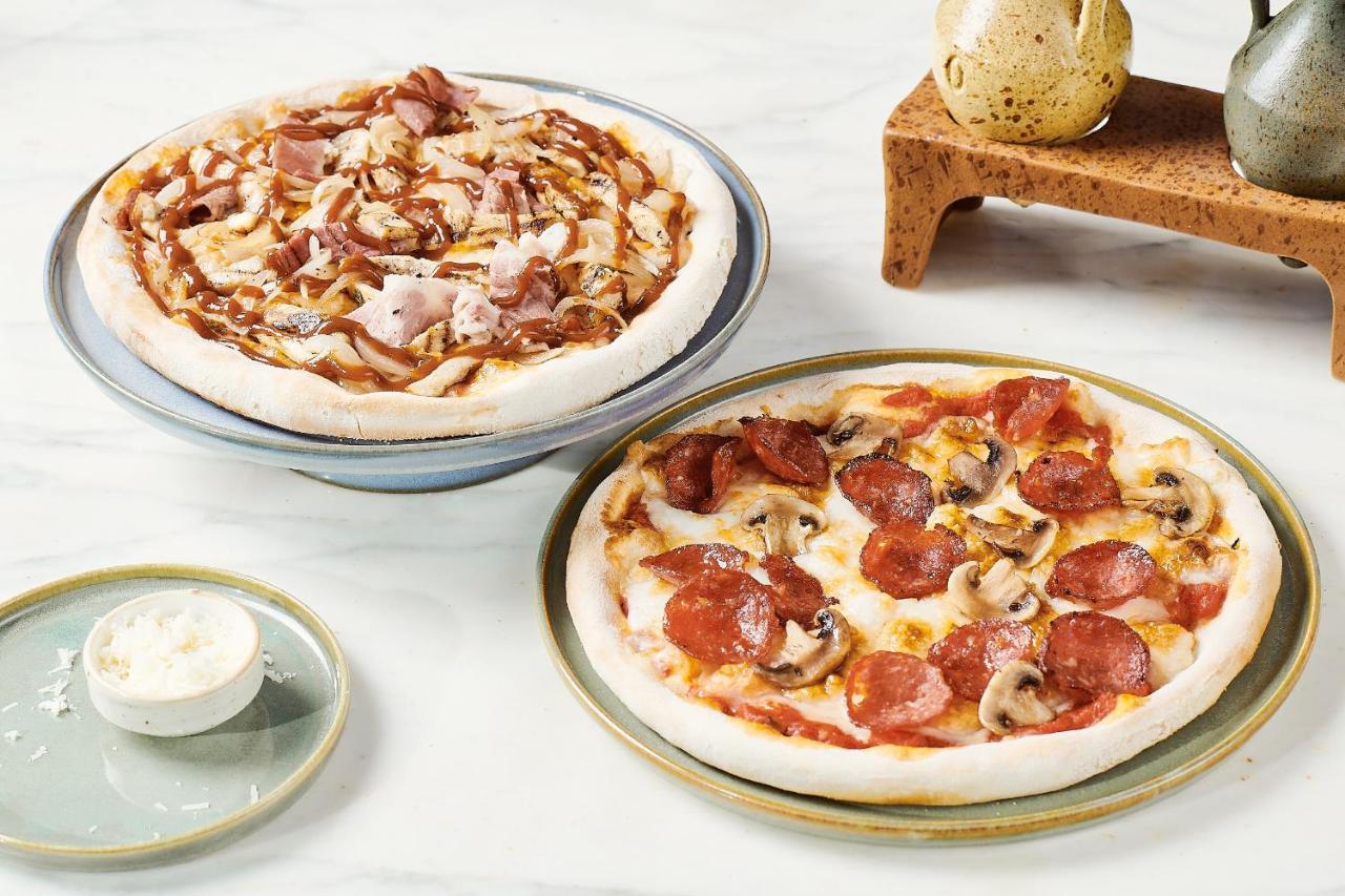 Crowne Plaza - West Cairo Arkan By Ihg 6th of October City ภายนอก รูปภาพ Pizza Hut pizzas