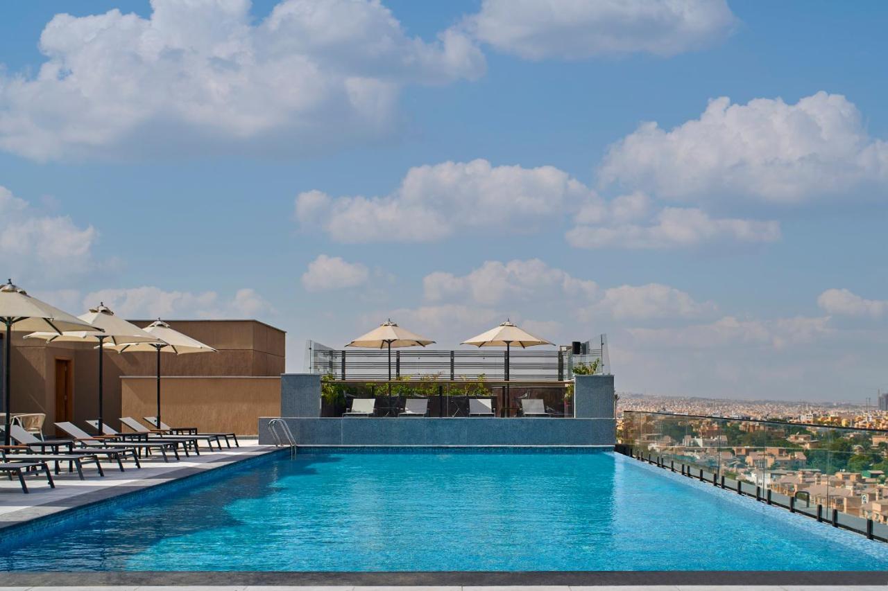Crowne Plaza - West Cairo Arkan By Ihg 6th of October City ภายนอก รูปภาพ Rooftop pool at the hotel